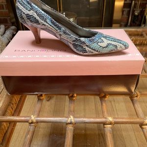 Bandolino snake print heels in excellent condition.